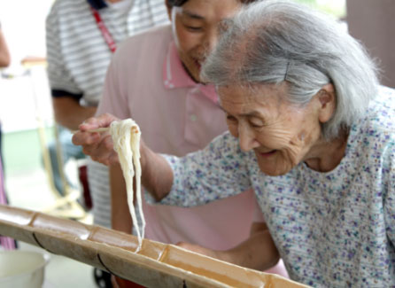 高齢者向けのお食事イベント開催の写真