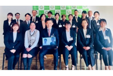 社員の集合写真